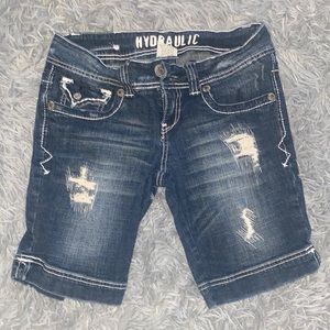 Distressed Hydraulic Bermuda shorts size 5-6